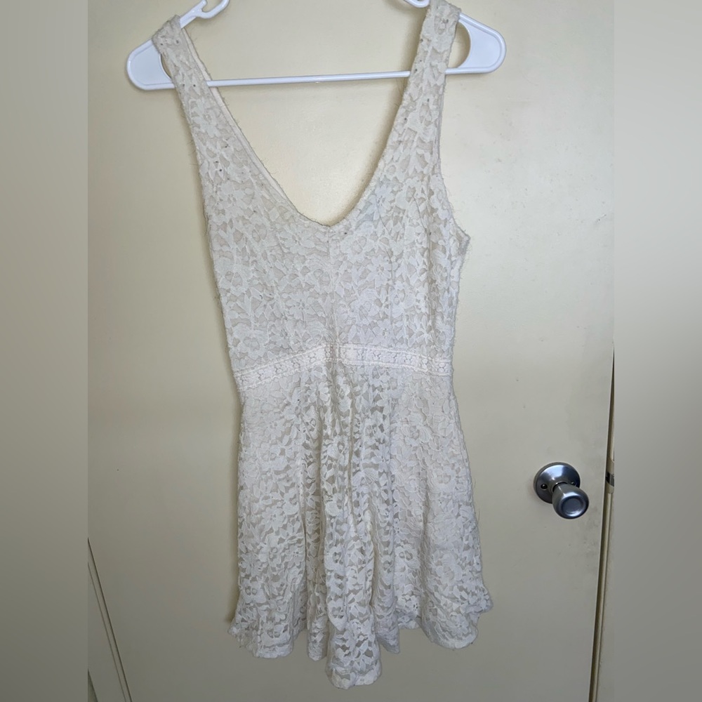 Dina Be White Lace Dress. Size Small.